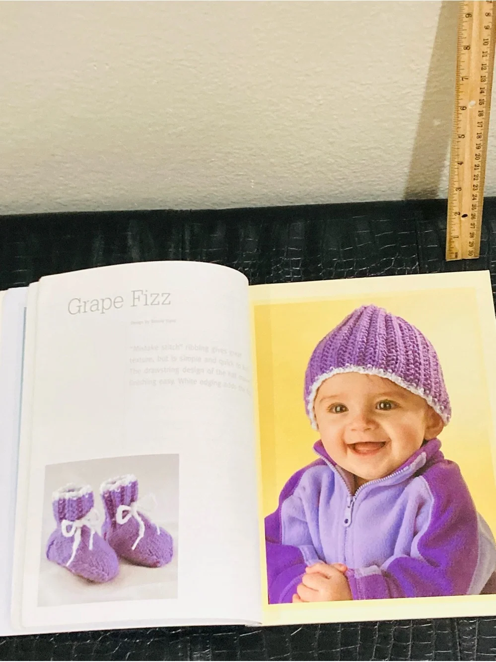 EUC Babyknits Hats & Booties Book